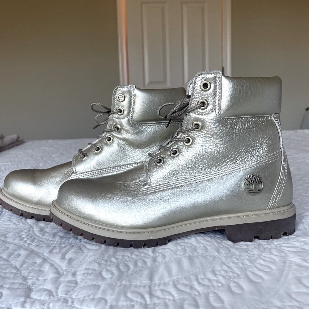 NWOB Timberlands Boots in Gold Leather